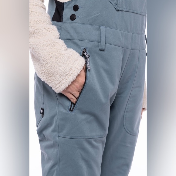 686 Black Magic Insulated Bib pants - Picture 3 of 6